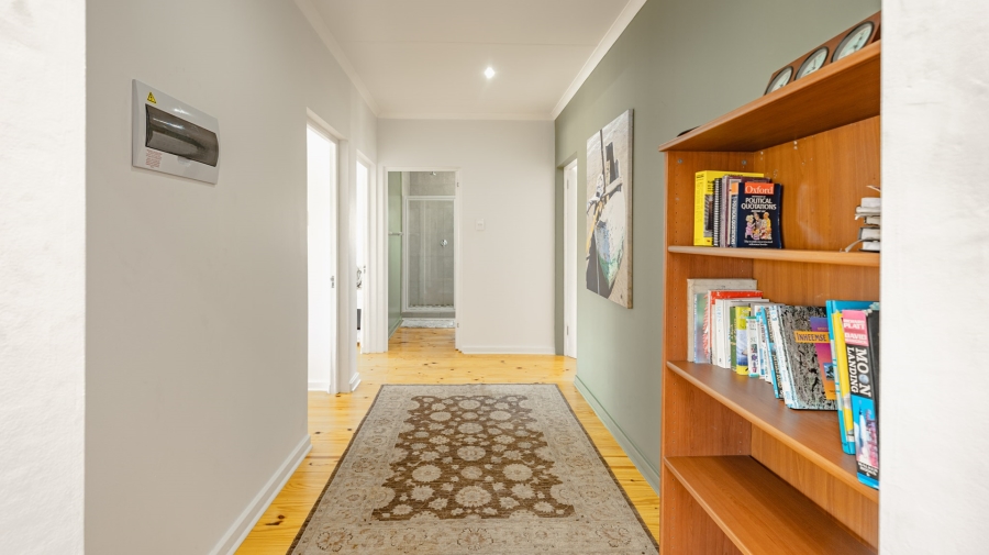 4 Bedroom Property for Sale in Struisbaai Western Cape